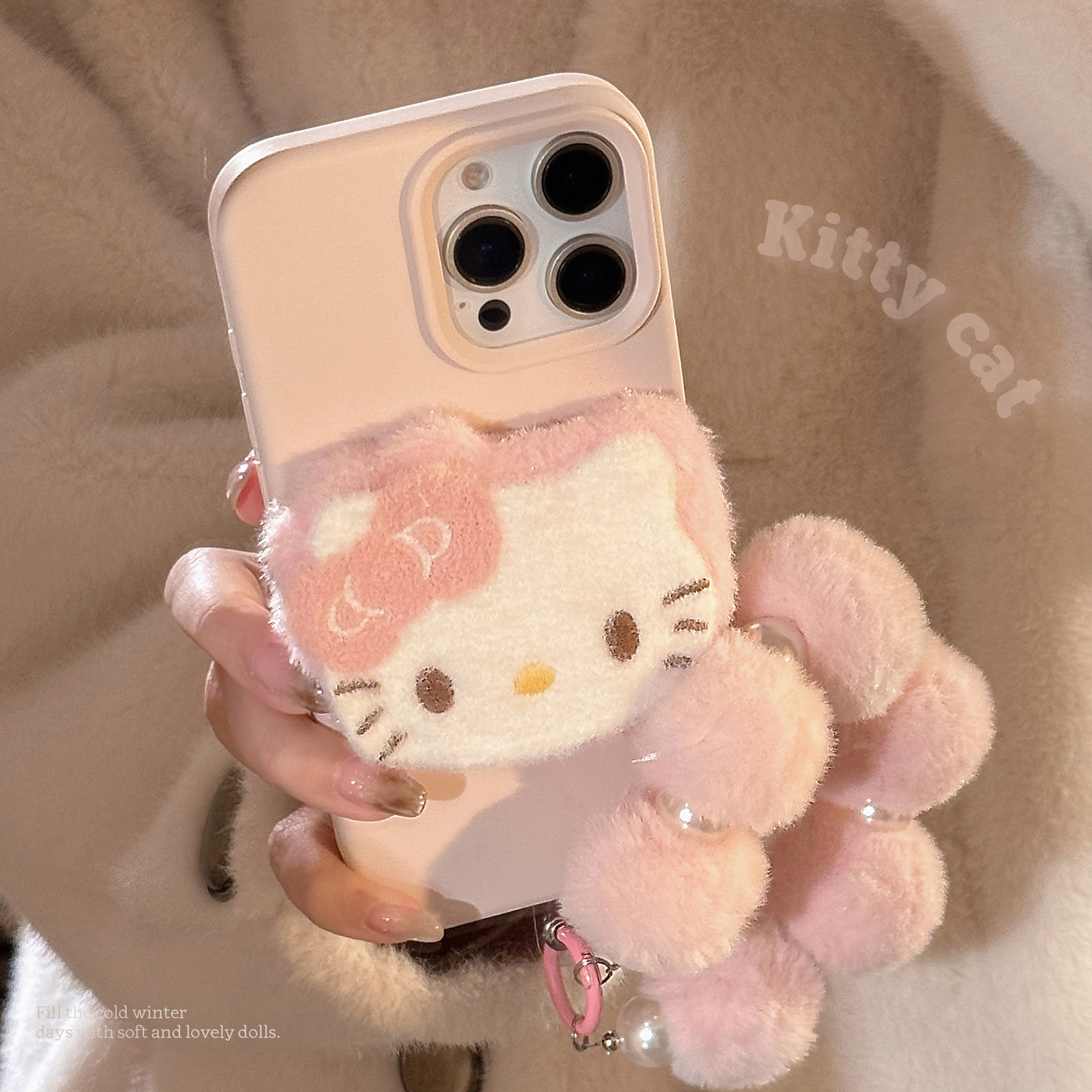 粉色毛绒猫咪适用苹果16手机壳17promax甜妹立体iphone14手链13软