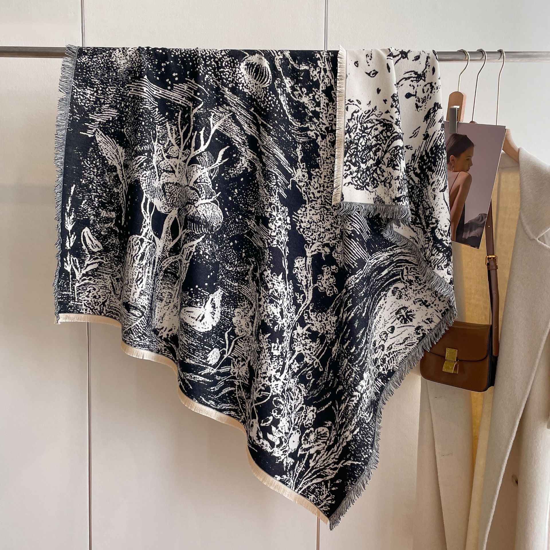 2023 Otoño e Invierno Nueva bufanda de estilo coreano de moda todo fósforo floral engrosada bufanda caliente chal de Cachemira de doble cara para las mujeres