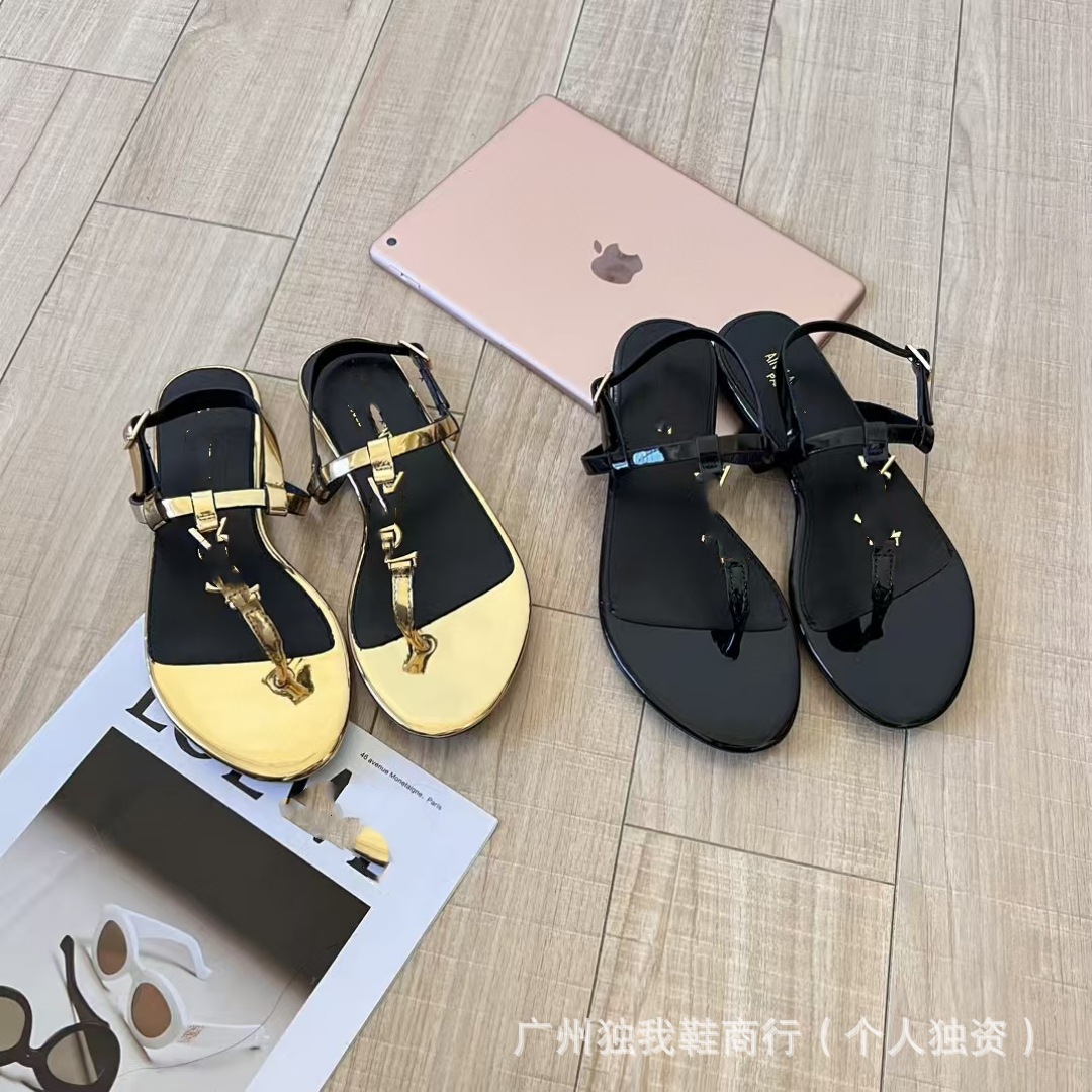 Summer Metal Buckle Flat Sandals for Women with Round Toe, Breathable and Quick-Drying