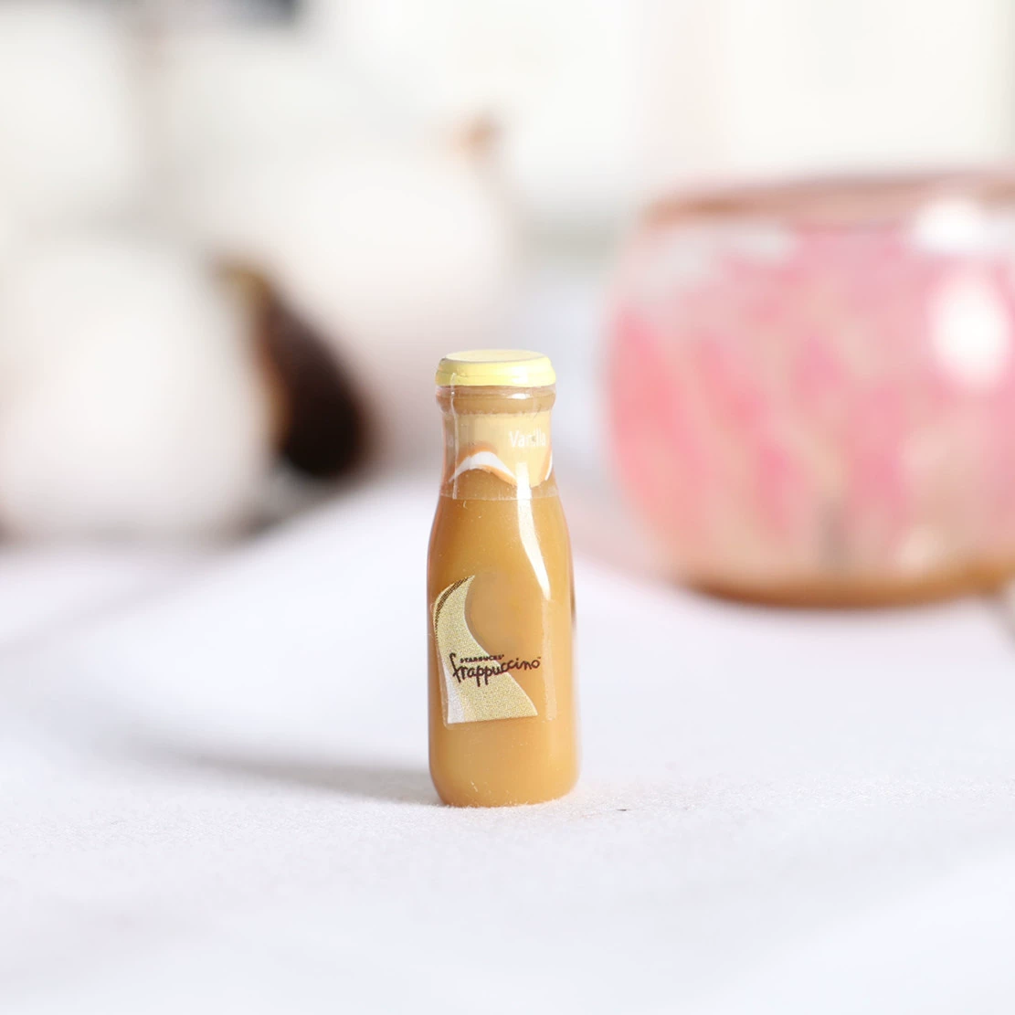 Miniature Dollhouse Bottles, Resin Mini Coffee Drink Accessories, 27 mm Height, Multi-Color