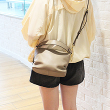 2025港风通勤小清新日系头层牛皮女士森系单肩包饺子包软皮斜挎手