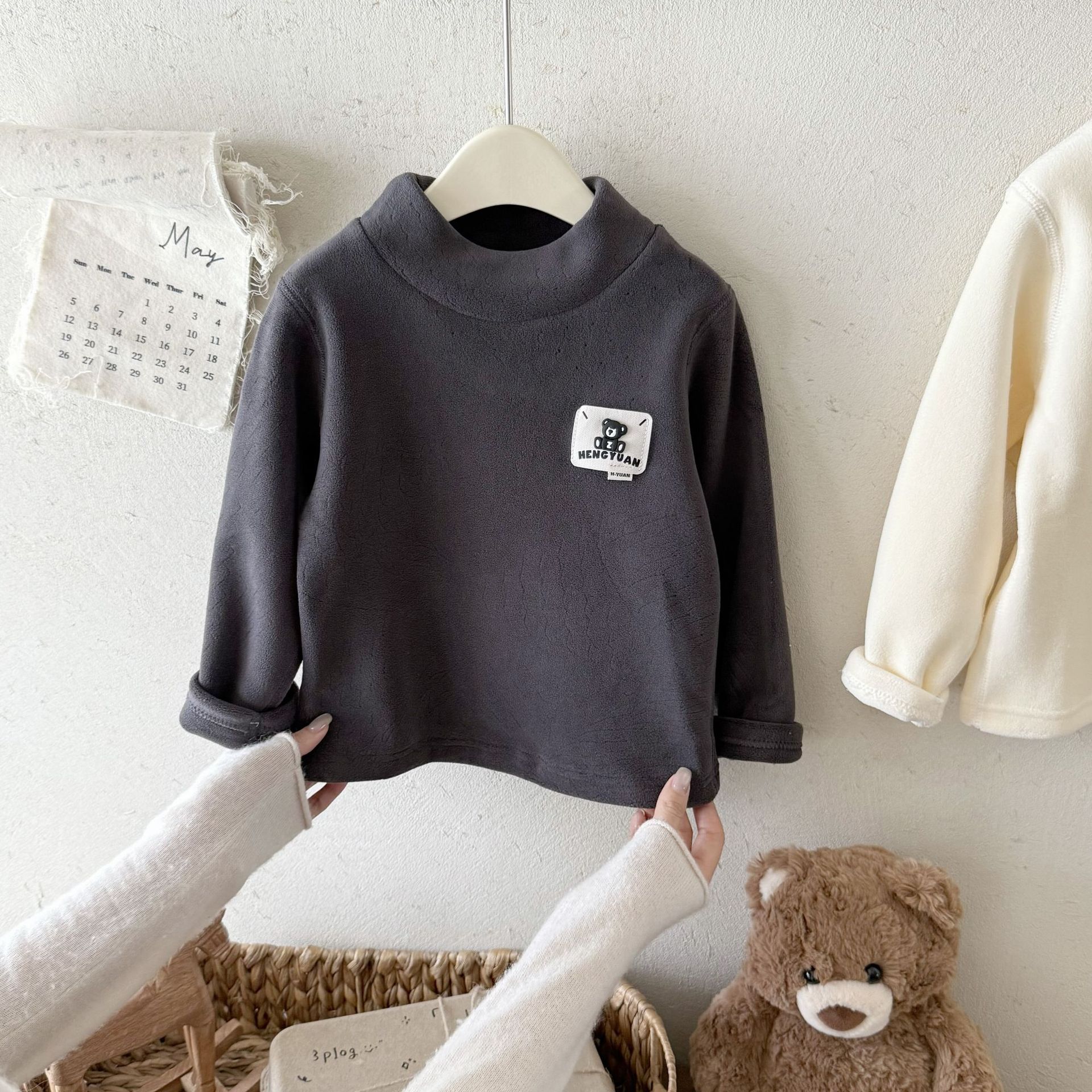 Camisas de base para niños otoño y invierno de vello sin hueso de dibujos animados, camisas para niños y niñas, cuello redondo grueso, ropa infantil de mangas largas