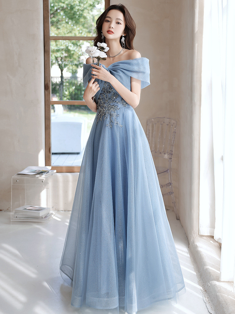 Vestido de noche fuera del hombro 2024 nuevo verano elegante estilo francés Luz de lujo anfitrión azul Luz de lujo vestido de banquete image 5