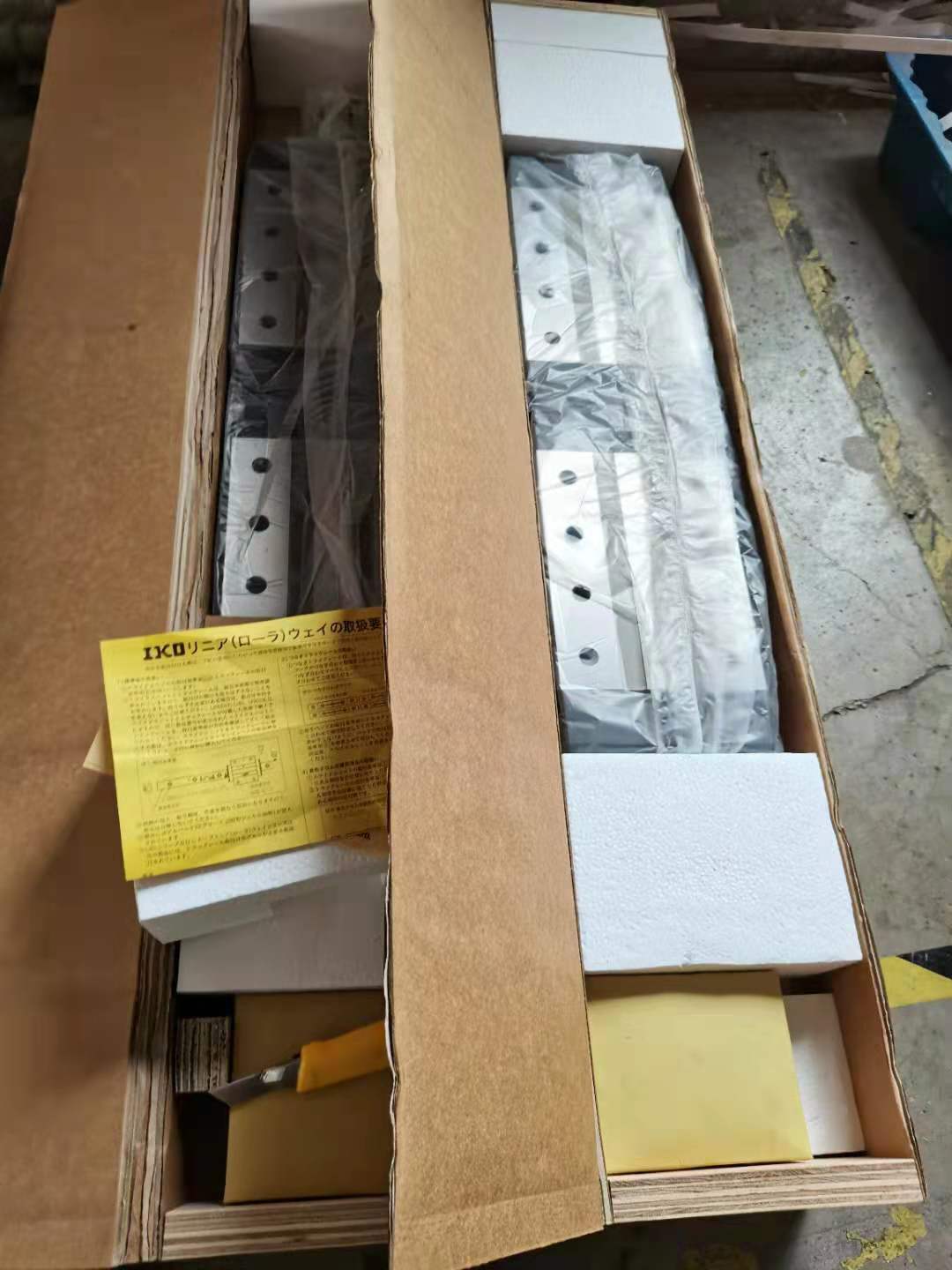 IKO直线导轨滑块LWFF33C2R400PS1加宽型双排孔线轨