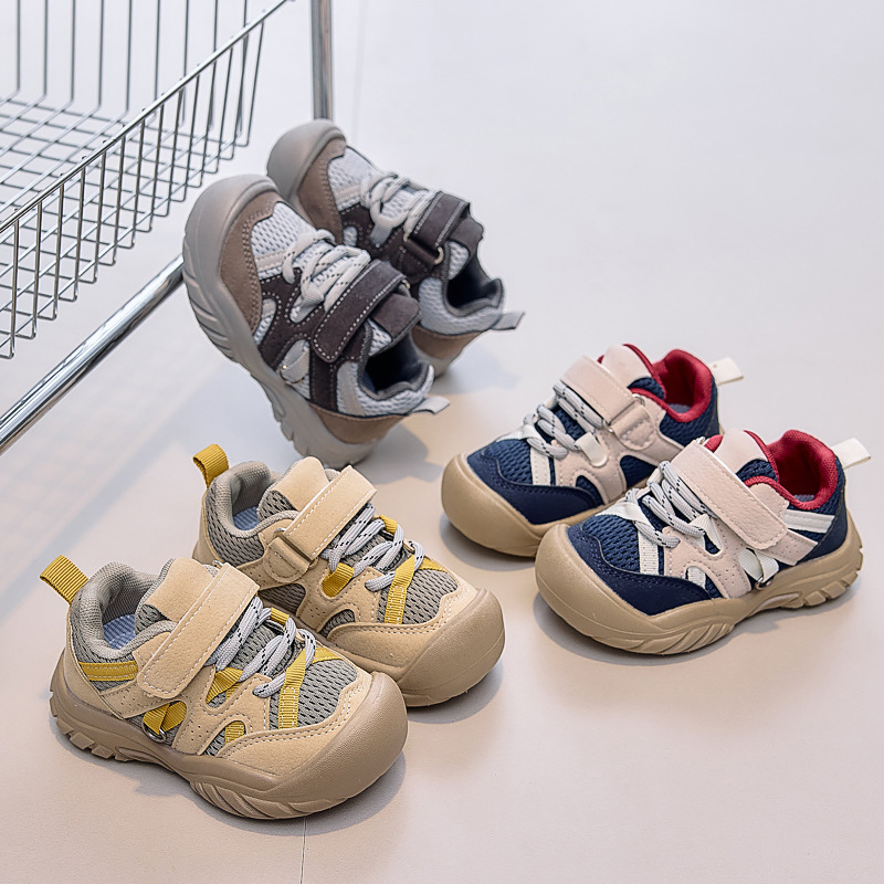 Un zapato deportivo infantil de otoño 2025 nuevo zapato infantil para niños niñas zapato de corrida antipatada explosión transfronteriza