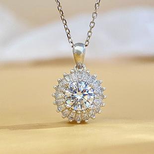 European and American Cross-Border S925 Sterling Silver Necklace High-End Sunflower Moissanite Pendant 1 Carat D Color Moissanite Necklace