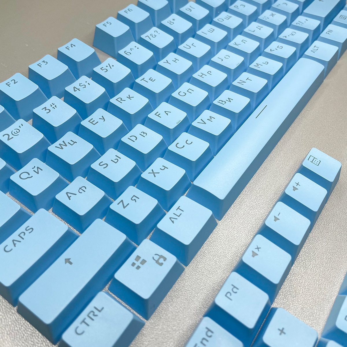 Tormenta roja Tecla rusa transfronteriza exclusiva para blanco y negro transparente Русский suplemento gratuito Teclado mecánico Universal