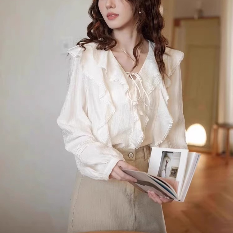 French Court-Style White Lace-Up Elegant Shirt for Women, 2026 Spring Design, Niche V-Neck Ruffled Top