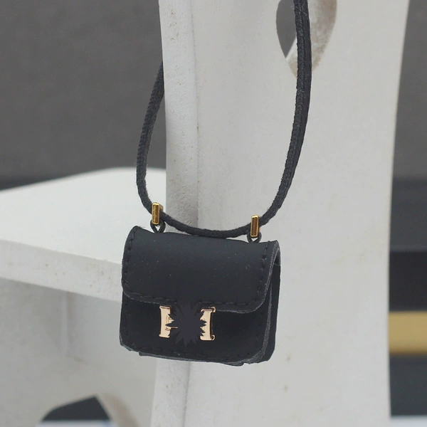Small H bag black