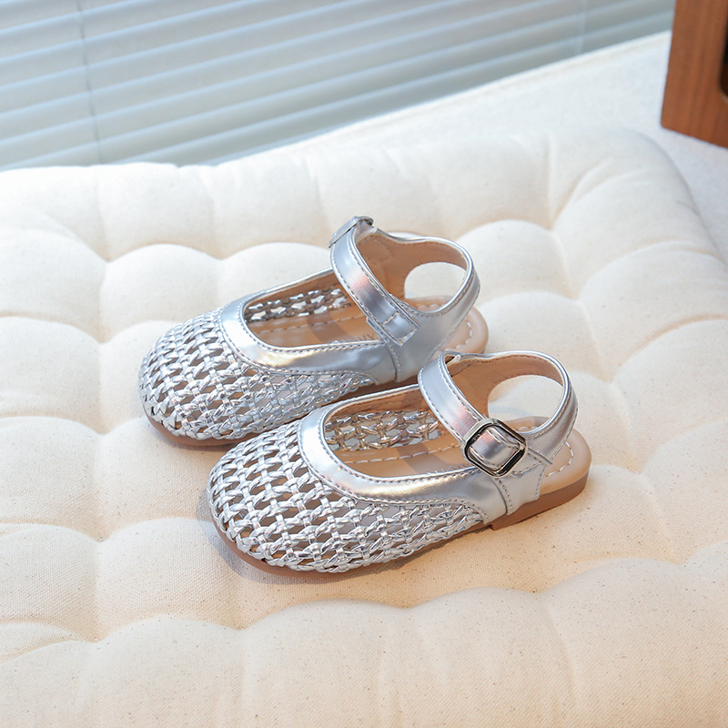 Sandálias de niñas trenzadas 2026 verano nuevos zapatos infantiles zapatos princesa zapatos de bebé con suela suave