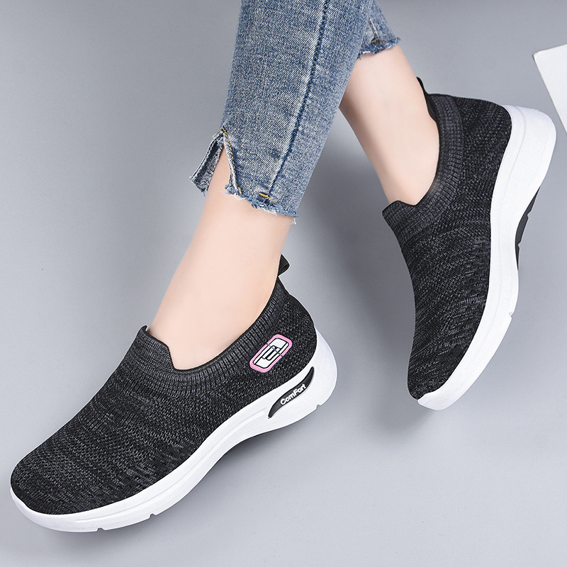 Zapatos mujer verano nuevo estilo comercio exterior zapatos de mujer casual talla grande zapatos de madre calcetines tejidos voladores zapatos deportivos de suela blanda mujeres