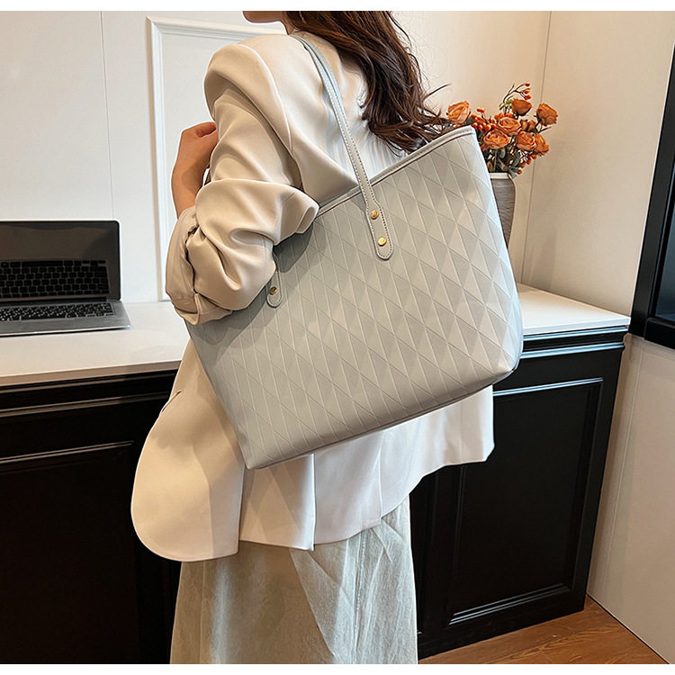 Túi tote nữ cỡ lớn đa năng chất liệu PU, túi đeo vai đi làm phong cách thường ngày — Màu trắng be, Màu xanh lam, Màu đen, Màu đỏ chi tiết 15