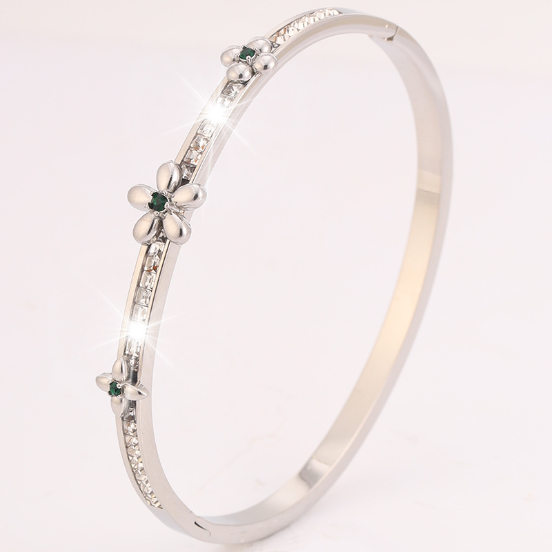 Brazalete de acero inoxidable pequeño fresco camellia con diamantes ligero de lujo diseño delicado pareja de acero de titanio no se desvanece joyas de brazalete