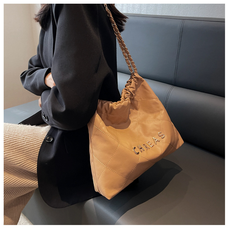 Bolso de la letra de las mujeres otoño 2023 nueva moda rombo cadena bolsa casual moda coreana bordado hilo hombro bolsa de las axilas