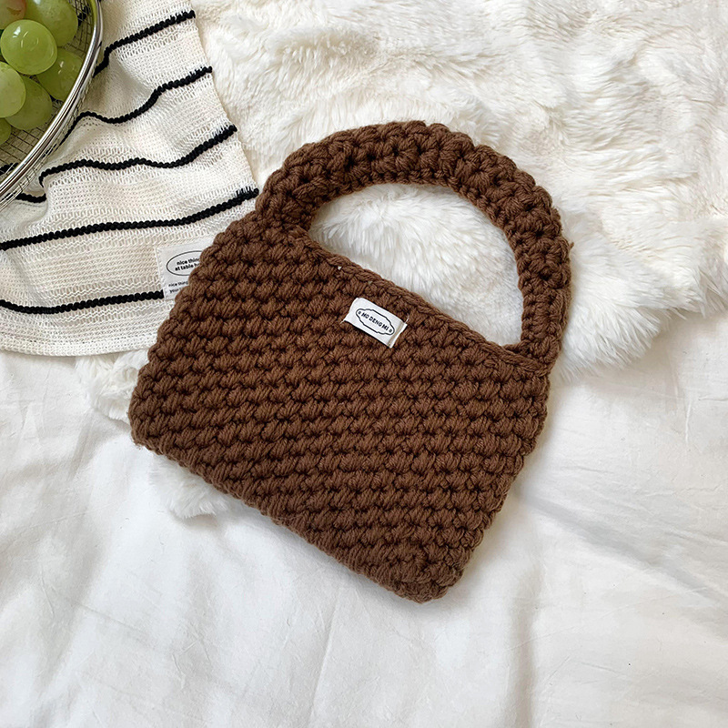 Bolsa de mano de damas de otoño y invierno 2025 nuevo estilo simple ganchillo a mano lana tejido bolsas de hombro al por mayor