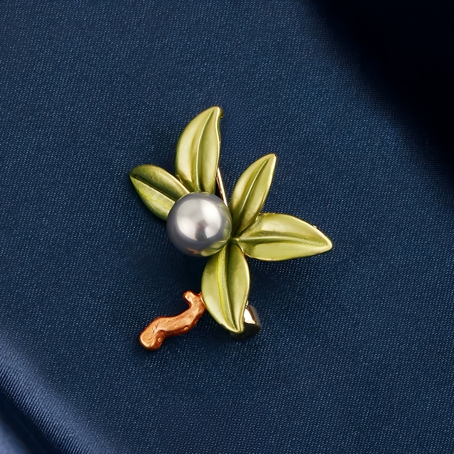 Qingzhi Brooch for Women, Exquisite Elegant, Enamel Leaf Corsage, Niche Design Pin, Suit Accessories, Fashionable