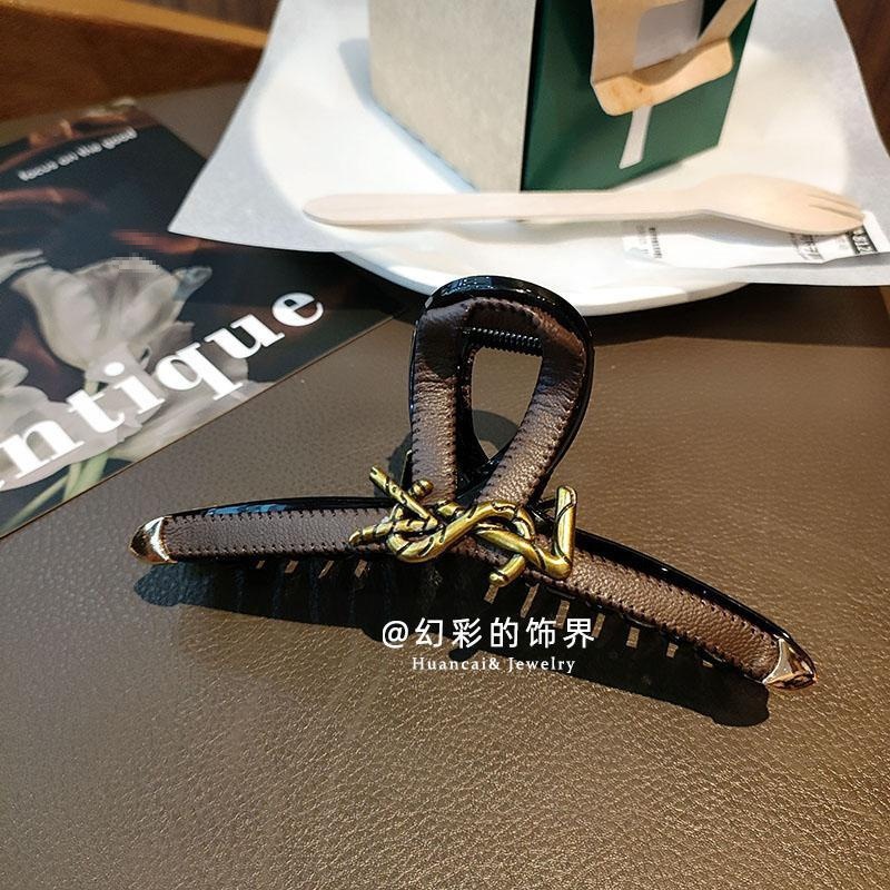 2025 nuevo diseño de nicho para el cabello corteza agarrando clip de 13 cm letras de moda viajeros clip de tiburón explosión