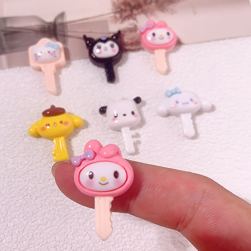 Nuevos dibujos animados Sanrio llaves DIY accesorios de resina lindos clips para el cabello accesorios para el cabello material de colgante de caso de teléfono móvil