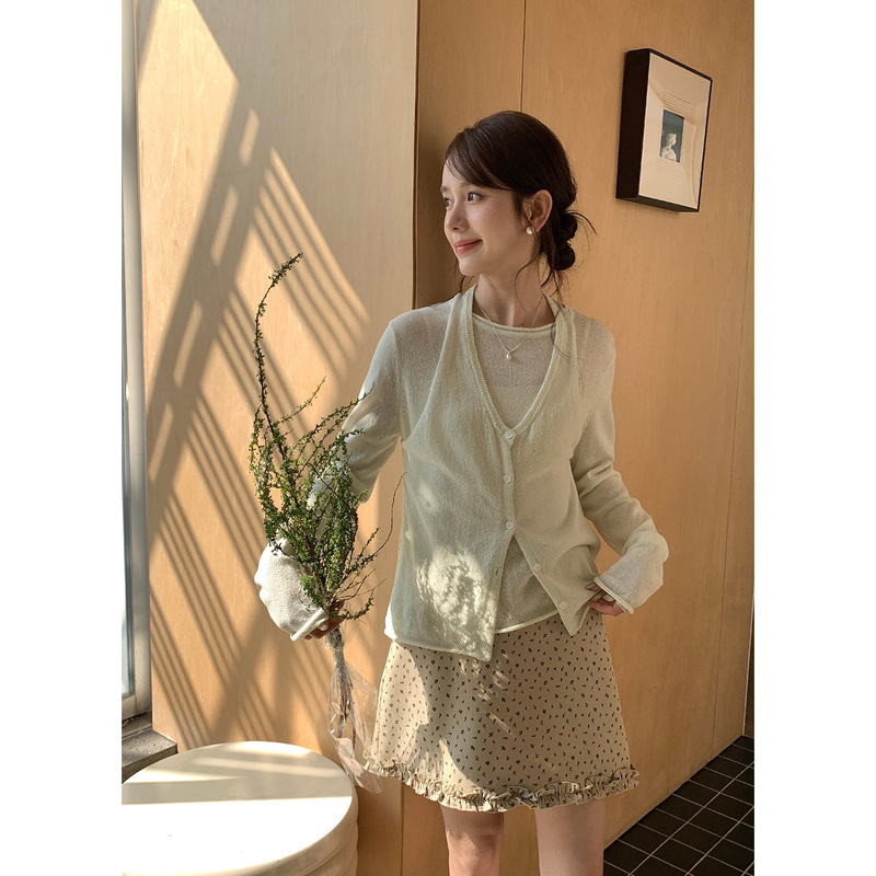 【No Returns or Exchanges】Fake Two-Piece Halter Neck Solid Color Knit Top for Women, New Korean Style Slimming Top with a Stylish Vibe Ye053 【No Returns or Exchanges】Fake Two-Piece Halter Neck Solid Color Knit Top for Women, New Korean Style Slimming Top with a Stylish Vibe Ye053
