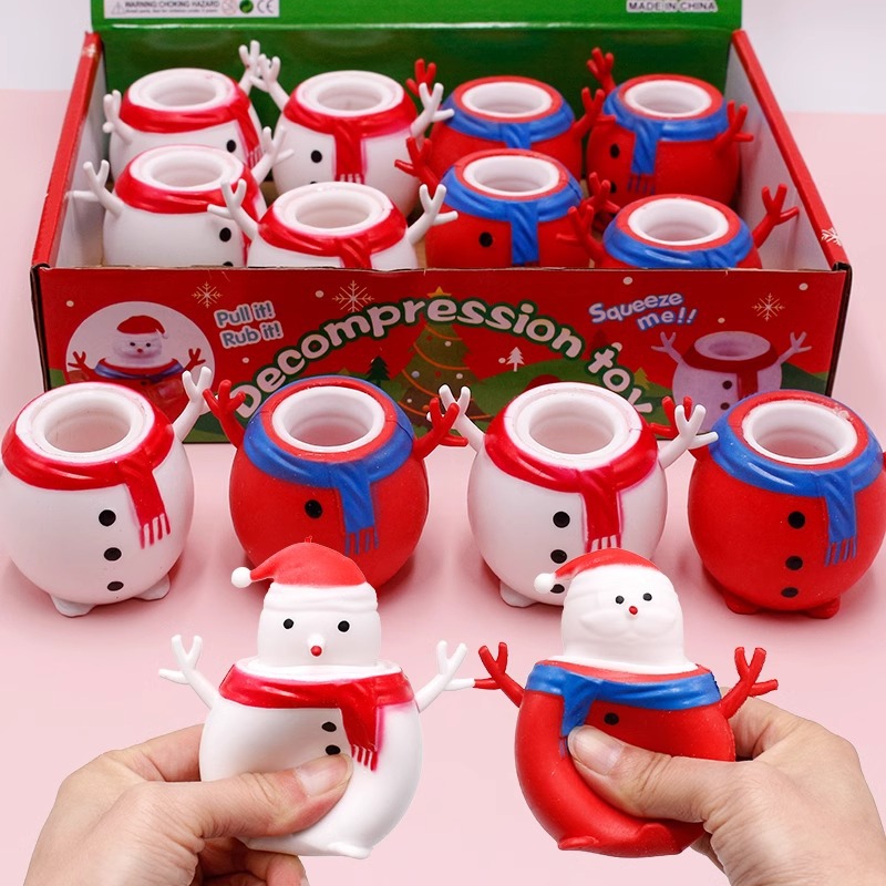 Navidad divertida y divertida para desahogar a papá noel, el conejo y la rata exprimieron y descomprimieron el pequeño regalo del muñeco de nieve para regalar a la gente.