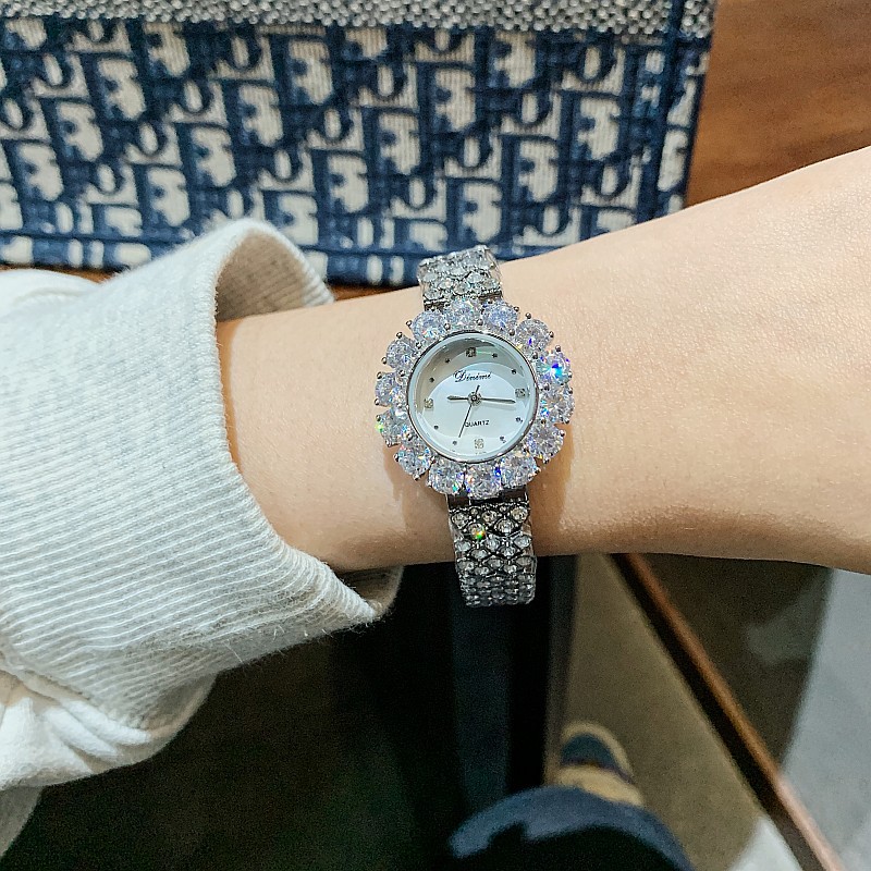 Elegant Lady Geometric Jewelry Buckle Quartz Women's Watches display picture 4