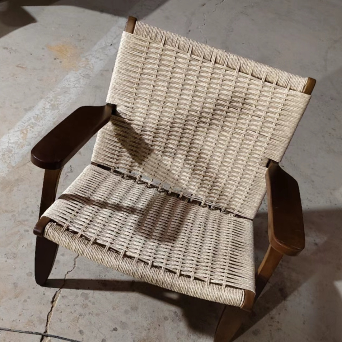 Sofá casero individual pequeño tipo de vivienda sala de estar balcón tejido de cuerda estilo japonés retro silla de ocio de madera maciza