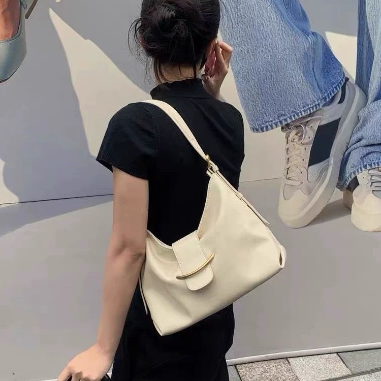 Niche Design Underarm Bag Minimalist Trendy Tote Bag For Women 2026 New Arrival Shoulder Crossbody Bag For Petite Women - Thumbnail 4