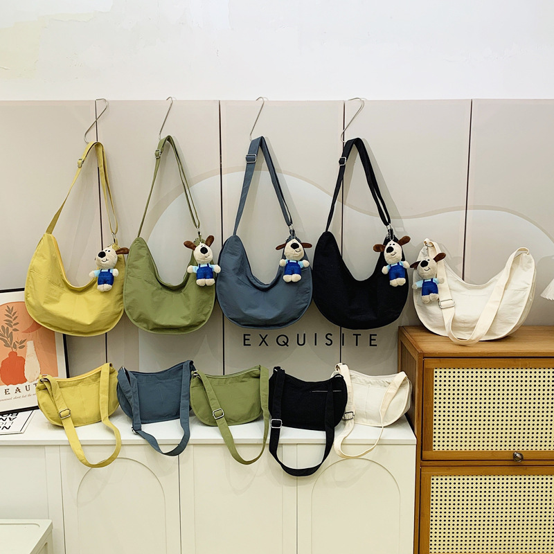 Bolsa de hombro coreana para niños y niñas de color sólido de gran capacidad bolsas de饺os para niños 2025 nuevas bolsas para niños con colgantes