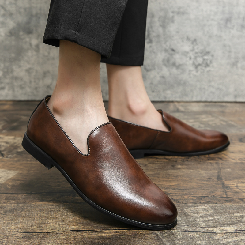 2024 zapatos de hombre coreanos transpirables casuales zapatos de cuero de color sólido zapatos de moda zapatos de beans juveniles un pedazo de zapatos de cuero