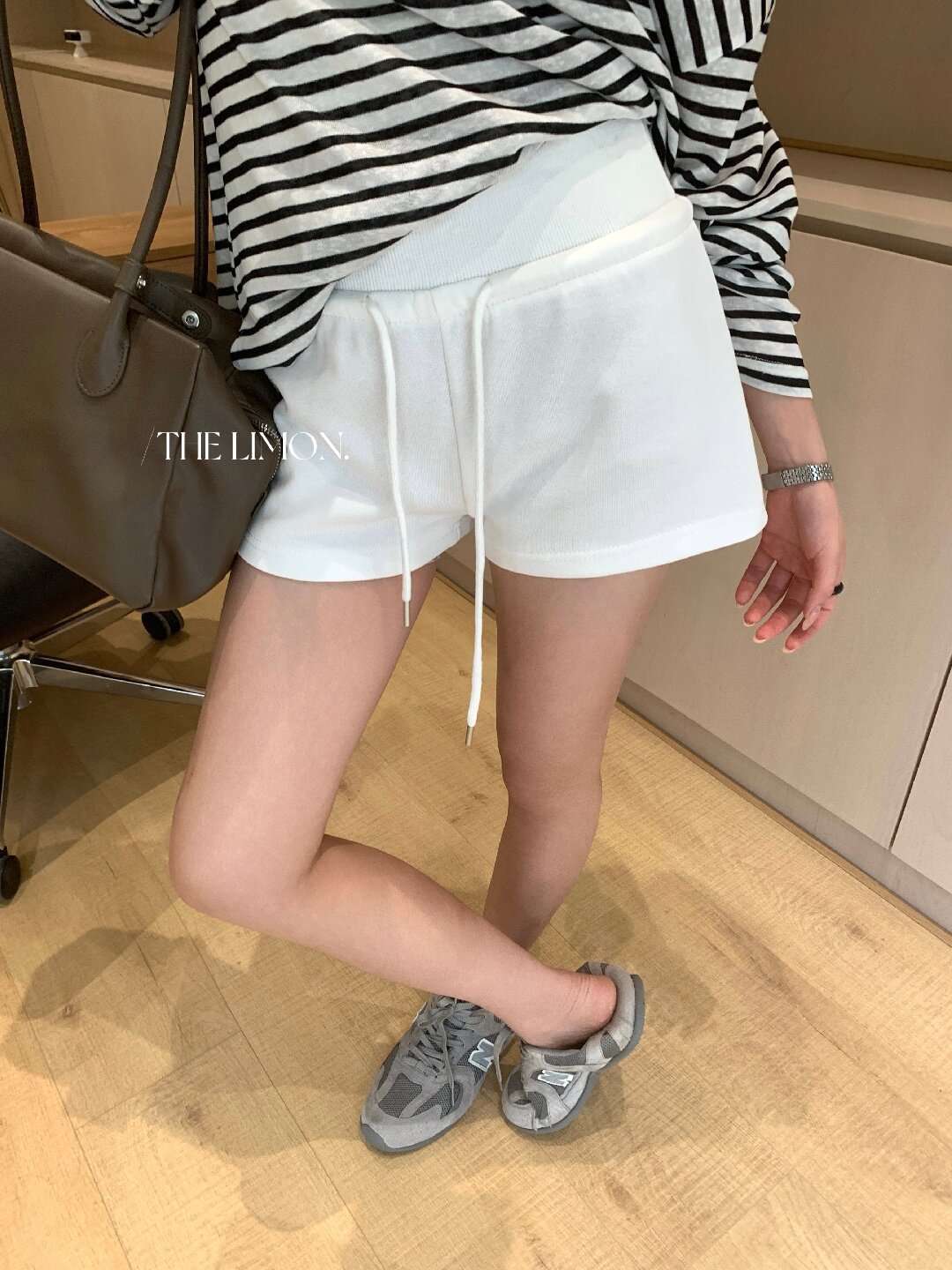 Quần short thể thao nữ cạp cao rút dây dáng suông — màu đen, màu hồng, xám nhạt, màu trắng chi tiết 25