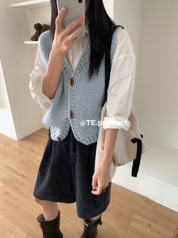 秋季韩系叠穿牛角扣针织马甲女时尚通勤外搭无袖V领毛衣开衫背心|undefined