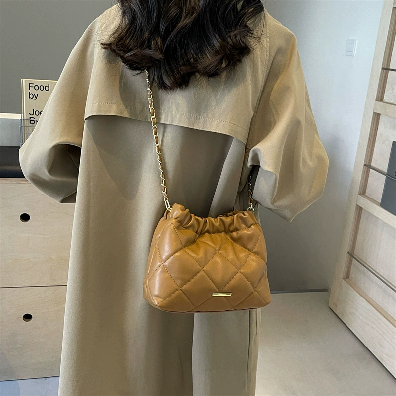 Chain shoulder bag, quilted one‑shoulder, spacious, 2023 collection