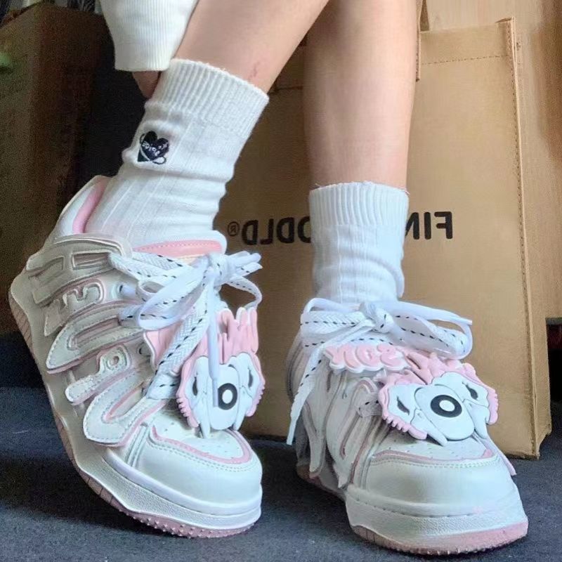 Diseño de dibujos animados zapatos de pan transpirables letras de suela gruesa zapatos de skate para mujeres 2024 otoño nuevos zapatos casuales para parejas
