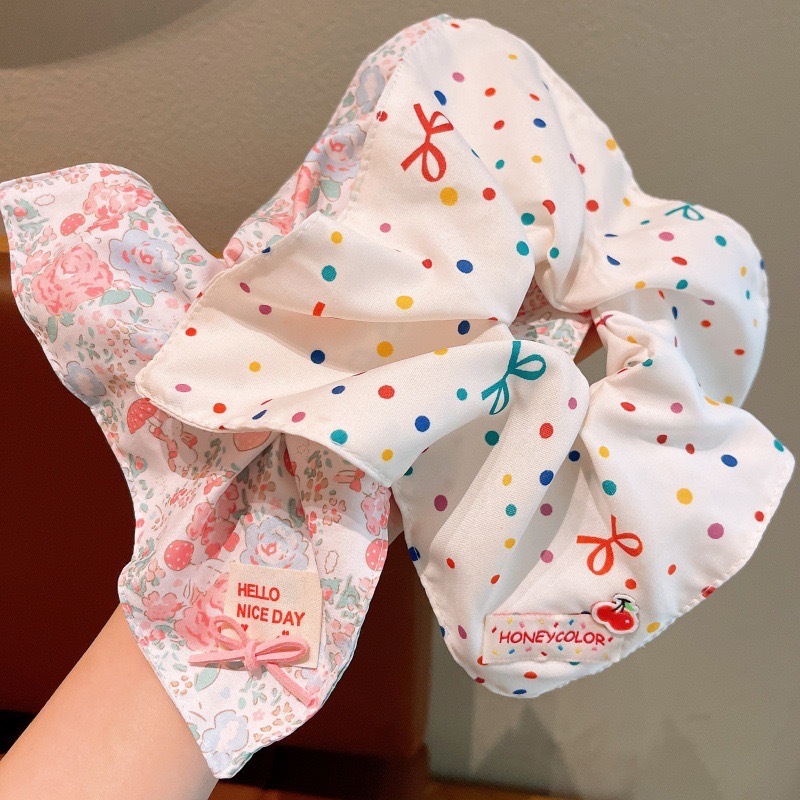 Children's scarf with bow