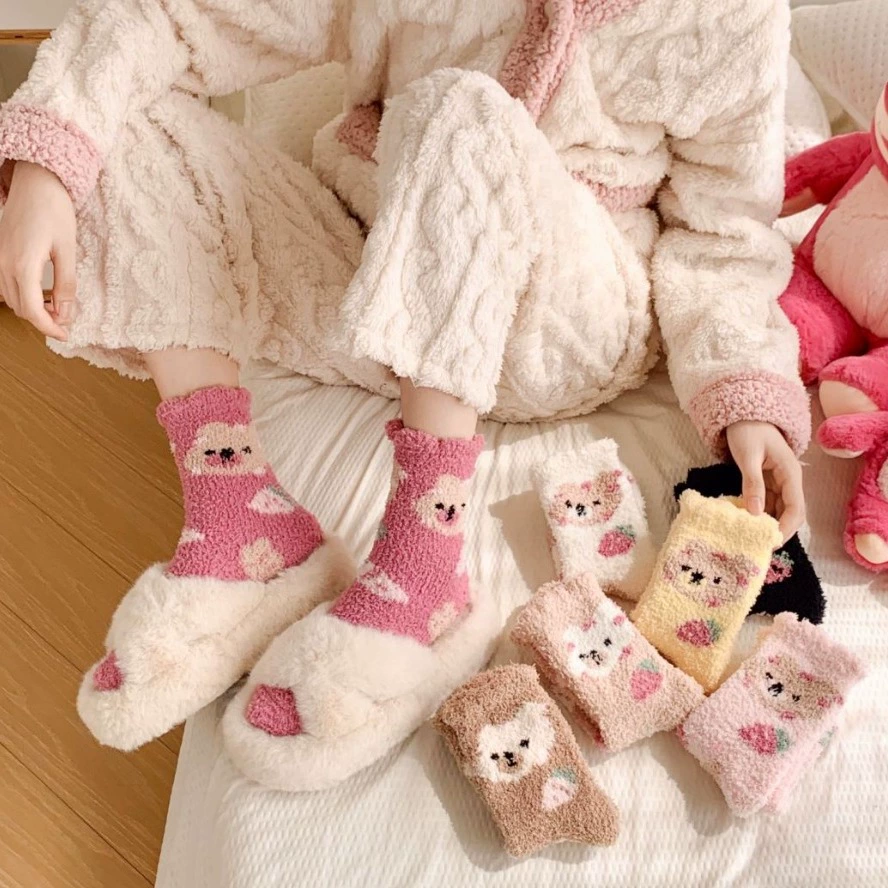 Новая осень-зима коралловый бархат женские носки для дома, носки на пол casual милые медвежьи носки для женщин, ночные носки, средней длины, мультфильм носки