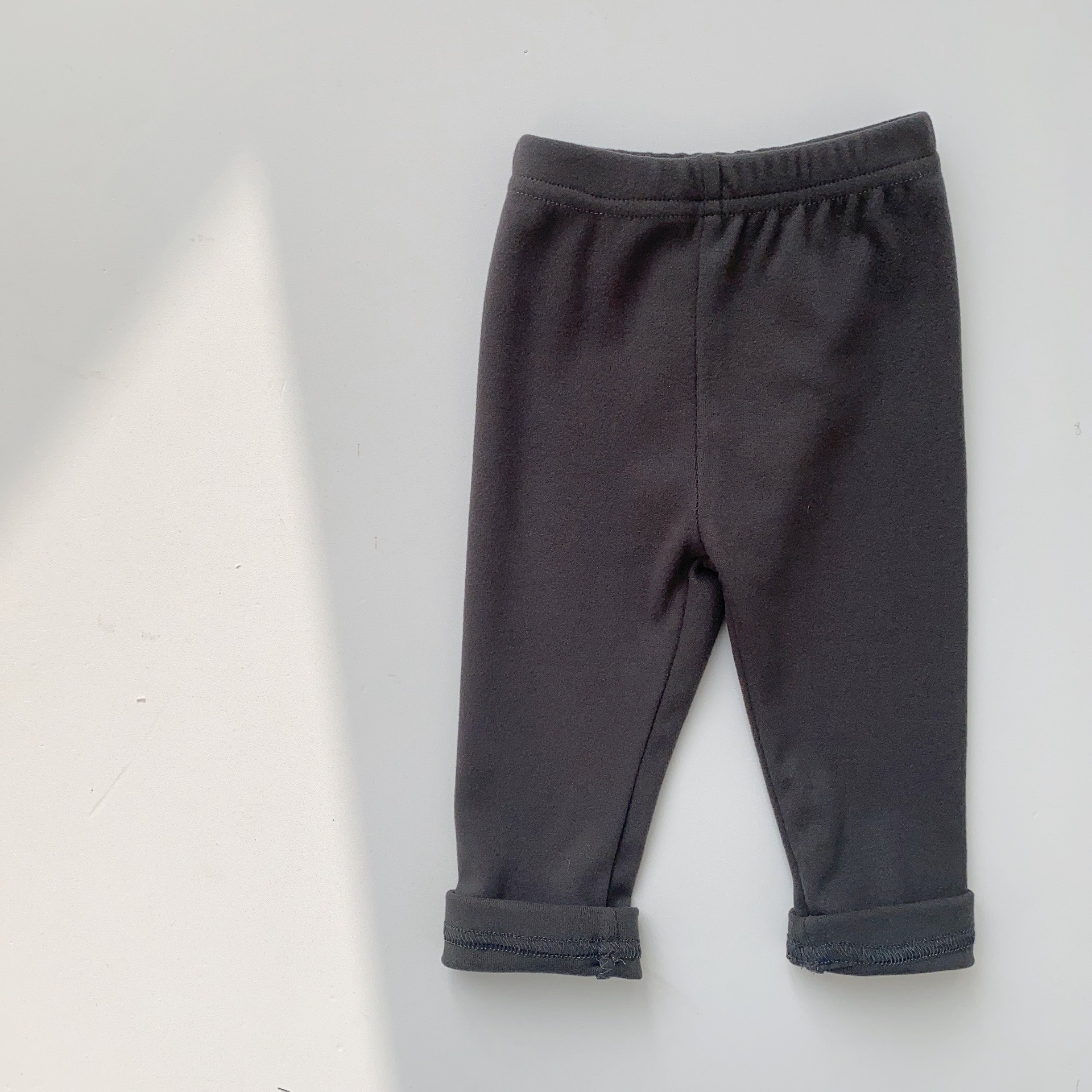 Leggings de color sólido de primavera y otoño para niños Pantalones de bebé para niños coreanos Pantalones de casa para bebés Ropa de primavera para niños y niñas