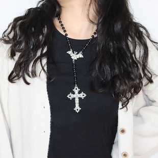Black Sweet Cool Girl's Collar Chain Distinctive Niche All-match High-grade Necklace Bat Spice Cross Sweater Chain for Women