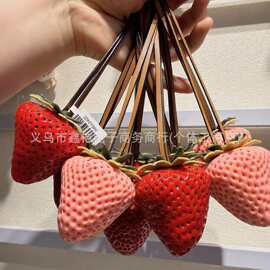 包包挂饰个性草莓跨境批发配饰钥匙扣女立体包包热销大号草莓