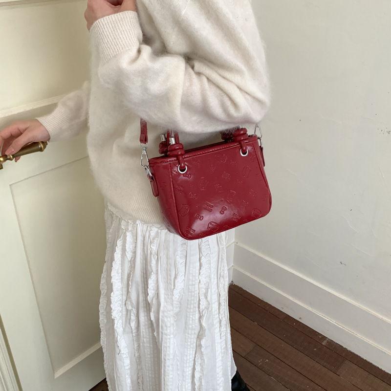 2026 ocio coreano estilo exterior encantador bolso de cubo de impresión diaria de moda nicho de diseño de hombro único bolso de tramo inclinado image 5