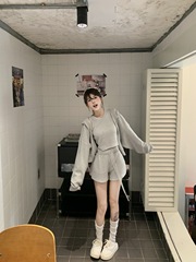 学院风连帽长袖开衫短款背心高腰休闲短裤女2025秋季新款时尚套装