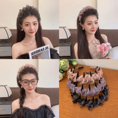 【カラフルなグラデーション】プリーツメッシュウェーブヘアバンド 女性用 夏用 歯付き滑り止め 高頭囲ヘッドバンド 花びらグラデーション