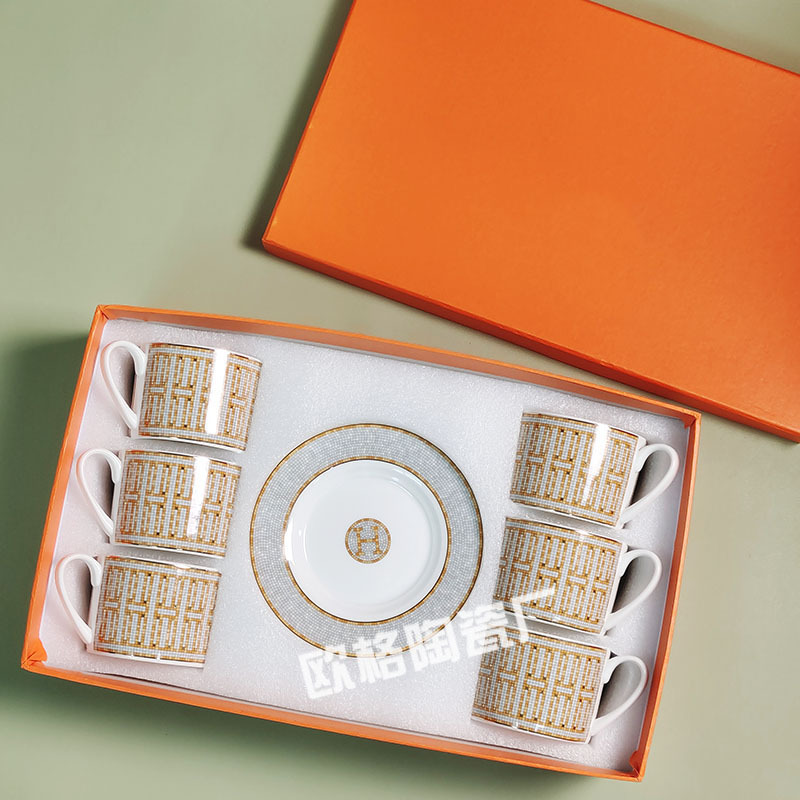 Conjunto de café de porcelana de hueso europeo transfronterizo, tazas de pareja, seis tazas, seis platos, 3 regalos caseros de té de la tarde retro de lujo