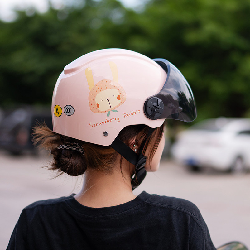 New National Standard 3C Certified Electric Vehicle Helmet, Cute Female Model Electric Vehicle Safety Helmet, Universal Motorcycle Half Helmet for All Seasons