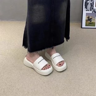 Pantuflas de plataforma de plataforma de lentejuelas negras, zapatos de mujer, 2025 nuevo estilo, sandalias de vacaciones junto al mar de verano, sandalias