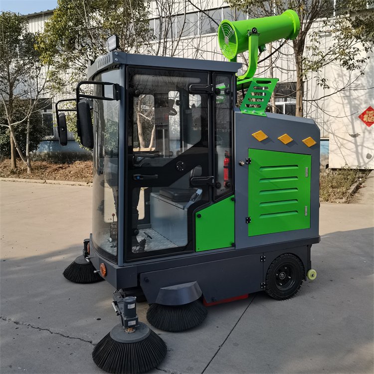 清扫工厂道路垃圾 环卫物业全封闭多功能扫地机 驾驶式电动扫地车