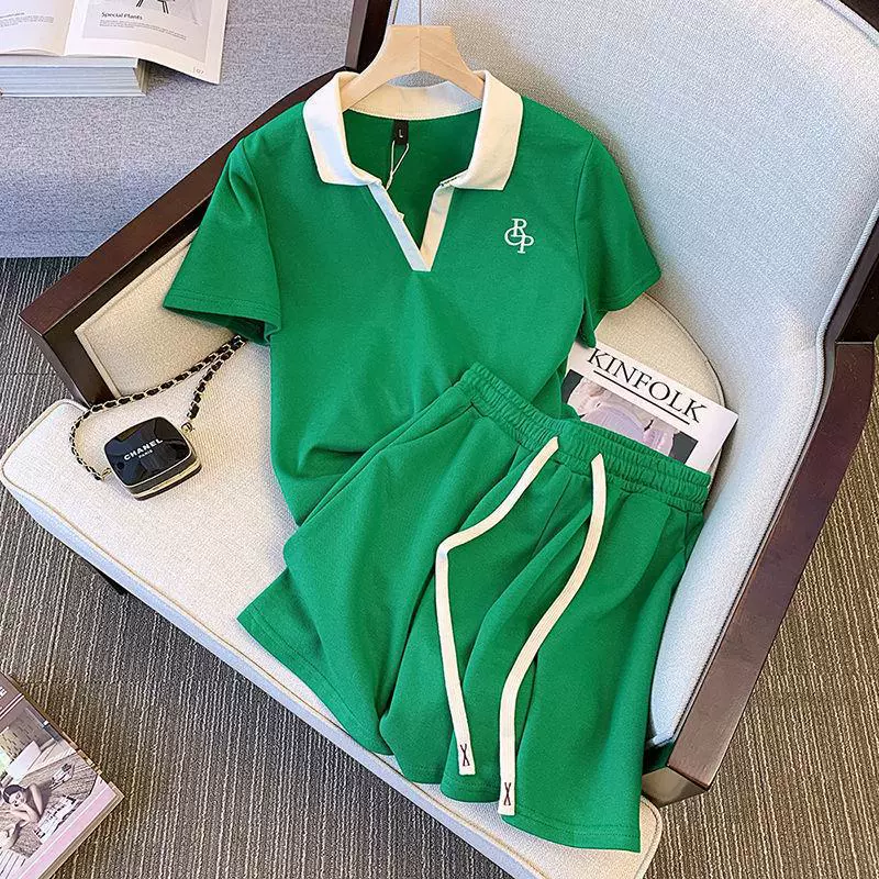 Женская одежда больших размеров, 2024 Летний Новый Модный повседневный спортивный костюм, женский свободный костюм с короткими рукавами в стиле Chanel, модный костюм из двух частей