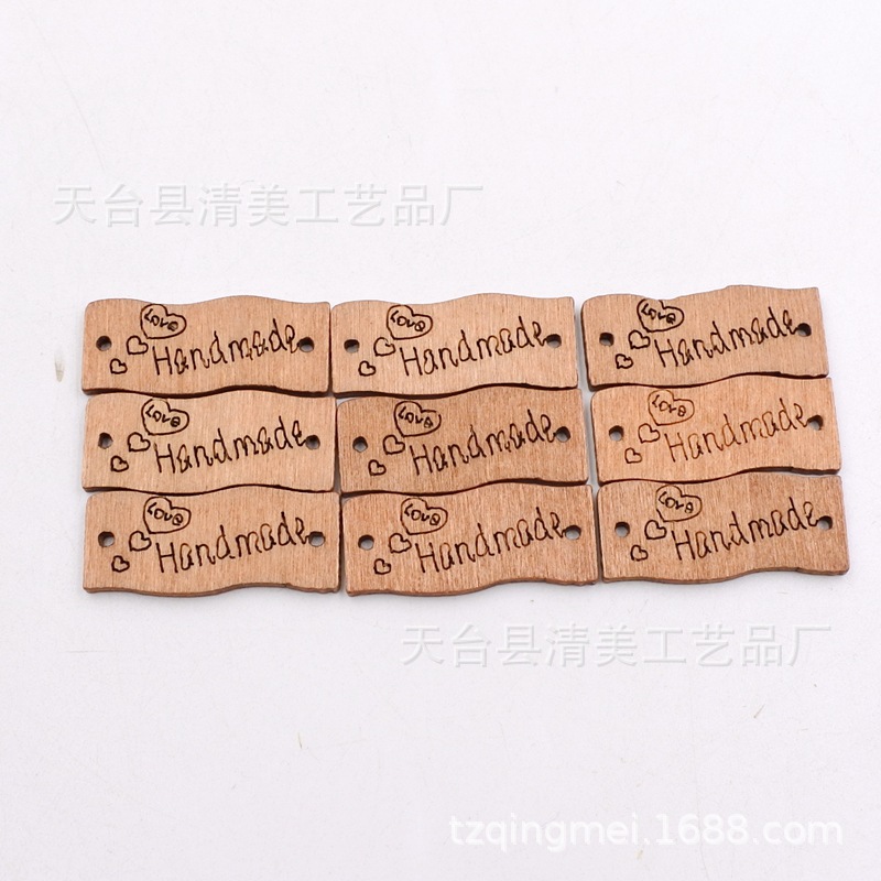 30*13mm marrón ondulado letrero decorativo placa de identificación de madera botón placa de madera hecha a mano 50 piezas por paquete