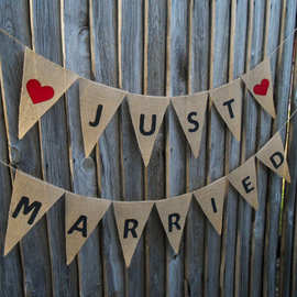 婚礼派对布置爱心三角麻布彩旗 justmarried拉旗 结婚拍照道具