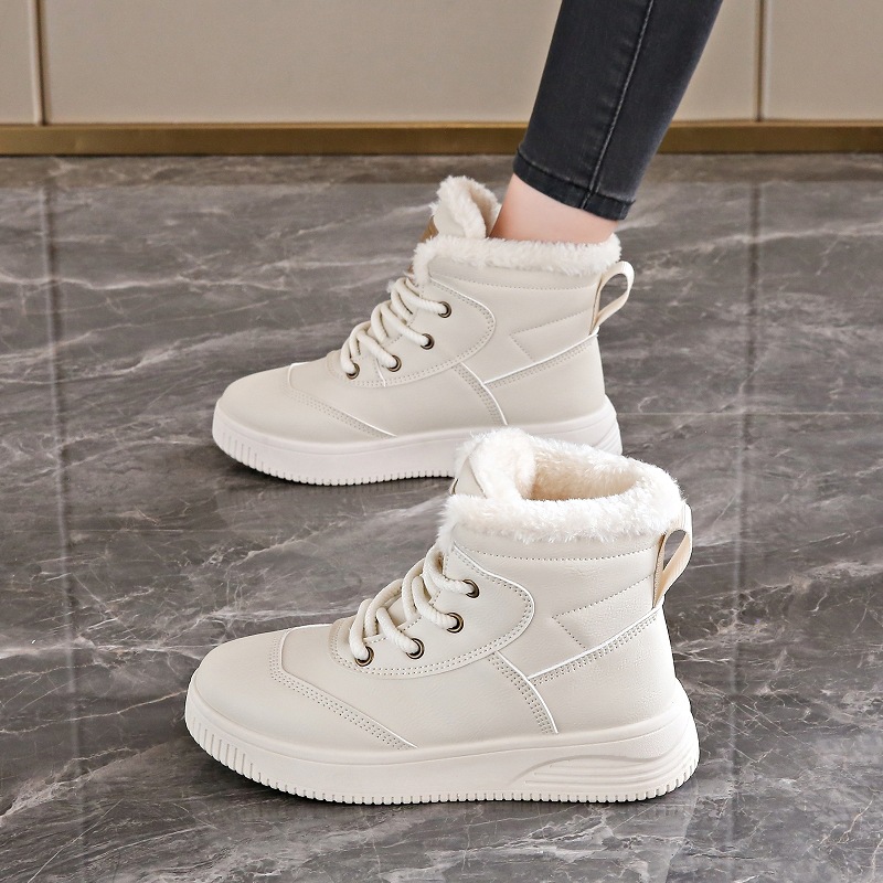 Warm low shoes