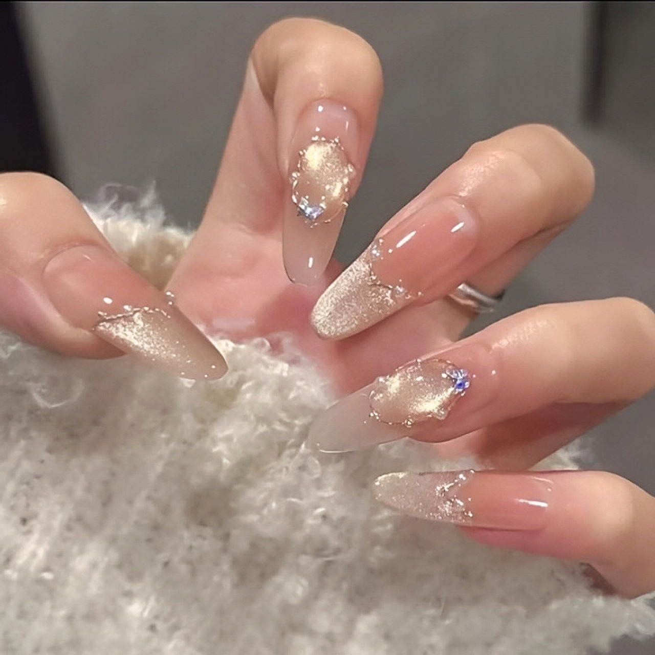 Champán dorado largo ovalado uñas uñas líneas doradas ojos de gato pegatinas de uñas 10 piezas de uñas hechas a mano image 1